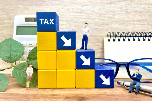 TAXが下がっていく　減税のイメージ
